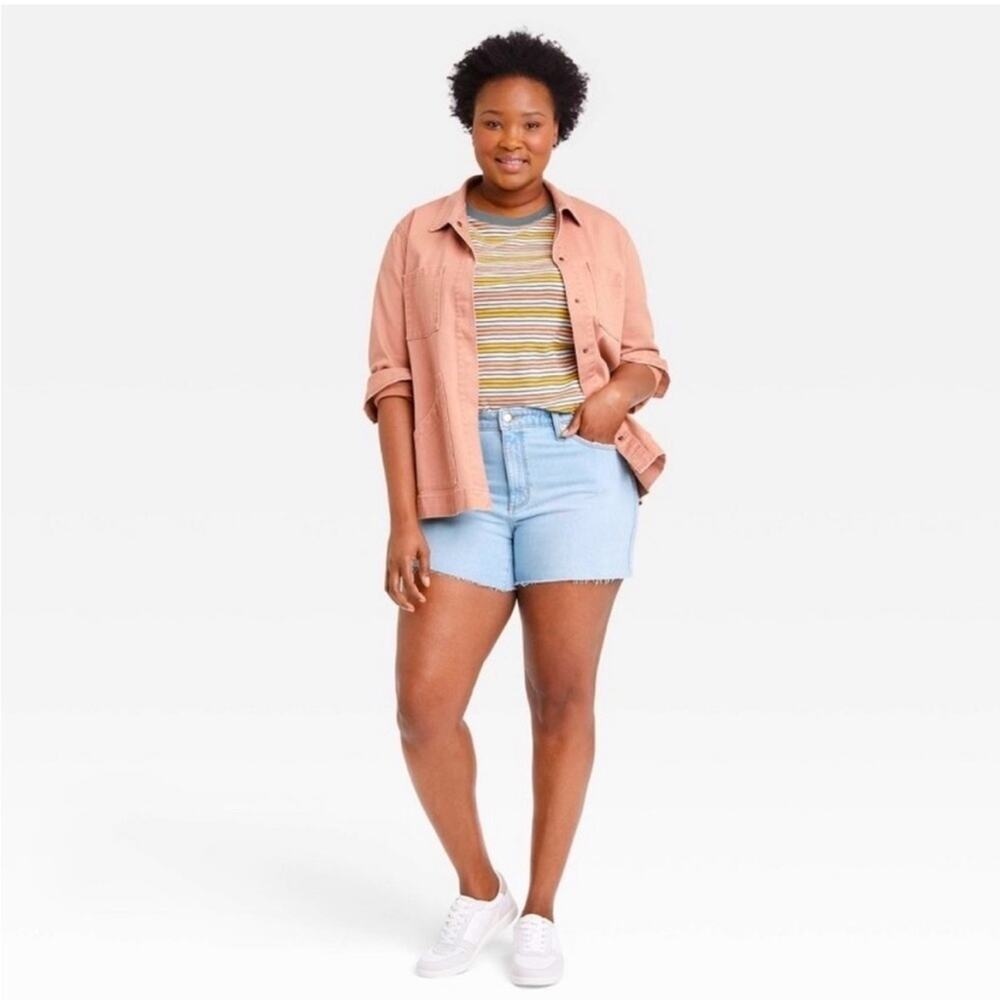 Universal Thread Vintage Midi Shorts Light Blue Cut Off Denim NWT 14